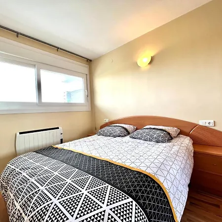 Oriol Center فندق